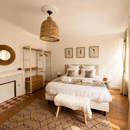 Nyaraló Ecrin De - Maison De En Hypercentre De - Renovee En 2026 Tres Bien Equipee Decoration Soignee Et Contemporaine Terrasse Amenagee 3 2 Wc 2 Salle D'eau - 3 Ventilateurs- Parking Gratuit A Proximite A 10 Mn Plages Du Debarqu *