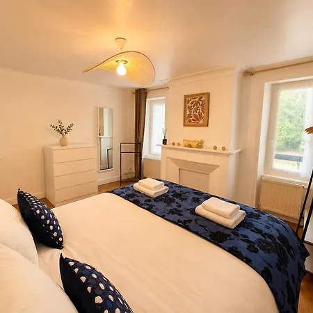 Casa de Férias Ecrin De - Maison De En Hypercentre De - Rénovée En 2026 Très Bien équipée Décoration Soignée Et Contemporaine Terrasse Aménagée 3 2 Wc 2 Salle D'eau - 3 Ventilateurs- Parking Gratuit à Proximité à 10 Mn Plages Du Débarqu Bayeux