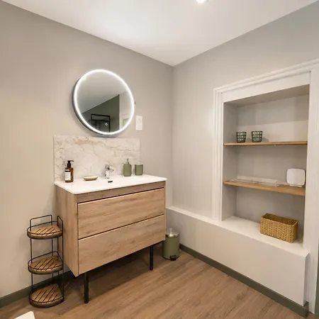 Ecrin De - Maison De En Hypercentre De - Rénovée En 2026 Très Bien équipée Décoration Soignée Et Contemporaine Terrasse Aménagée 3 2 Wc 2 Salle D'eau - 3 Ventilateurs- Parking Gratuit à Proximité à 10 Mn Plages Du Débarqu Casa de Férias Bayeux