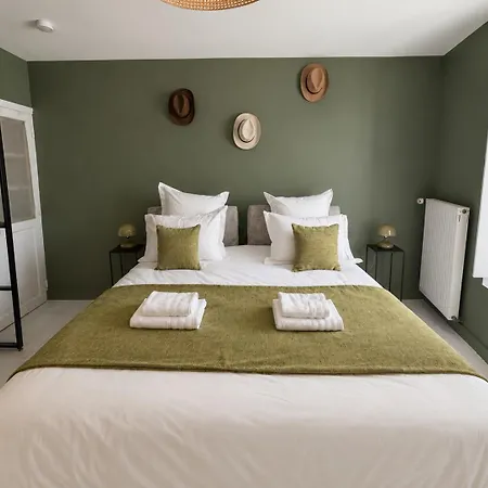 Ecrin De - Maison De En Hypercentre De - Renovee En 2026 Tres Bien Equipee Decoration Soignee Et Contemporaine Terrasse Amenagee 3 2 Wc 2 Salle D'eau - 3 Ventilateurs- Parking Gratuit A Proximite A 10 Mn Plages Du Debarqu