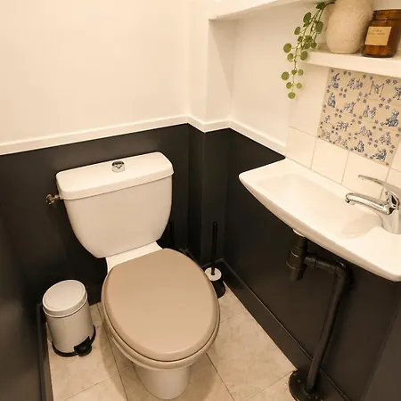 Casa de Férias Ecrin De - Maison De En Hypercentre De - Rénovée En 2026 Très Bien équipée Décoration Soignée Et Contemporaine Terrasse Aménagée 3 2 Wc 2 Salle D'eau - 3 Ventilateurs- Parking Gratuit à Proximité à 10 Mn Plages Du Débarqu Bayeux