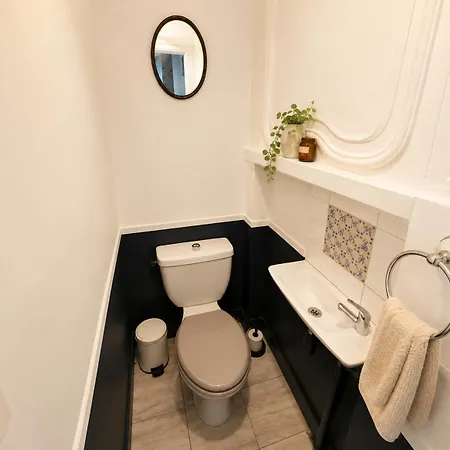 Ecrin De - Maison De En Hypercentre De - Rénovée En 2026 Très Bien équipée Décoration Soignée Et Contemporaine Terrasse Aménagée 3 2 Wc 2 Salle D'eau - 3 Ventilateurs- Parking Gratuit à Proximité à 10 Mn Plages Du Débarqu
