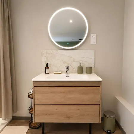 Casa de Férias Ecrin De - Maison De En Hypercentre De - Rénovée En 2026 Très Bien équipée Décoration Soignée Et Contemporaine Terrasse Aménagée 3 2 Wc 2 Salle D'eau - 3 Ventilateurs- Parking Gratuit à Proximité à 10 Mn Plages Du Débarqu Bayeux