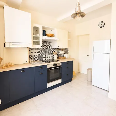 Ecrin De - Maison De En Hypercentre De - Renovee En 2026 Tres Bien Equipee Decoration Soignee Et Contemporaine Terrasse Amenagee 3 2 Wc 2 Salle D'eau - 3 Ventilateurs- Parking Gratuit A Proximite A 10 Mn Plages Du Debarqu Bayeux