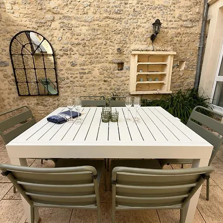 Ecrin De - Maison De En Hypercentre De - Renovee En 2026 Tres Bien Equipee Decoration Soignee Et Contemporaine Terrasse Amenagee 3 2 Wc 2 Salle D'eau - 3 Ventilateurs- Parking Gratuit A Proximite A 10 Mn Plages Du Debarqu Nyaraló *