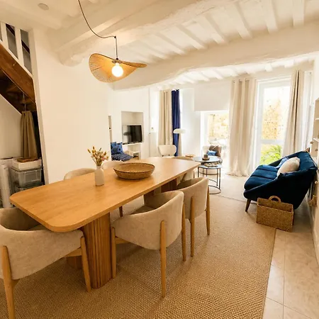 Ecrin De - Maison De En Hypercentre De - Rénovée En 2026 Très Bien équipée Décoration Soignée Et Contemporaine Terrasse Aménagée 3 2 Wc 2 Salle D'eau - 3 Ventilateurs- Parking Gratuit à Proximité à 10 Mn Plages Du Débarqu