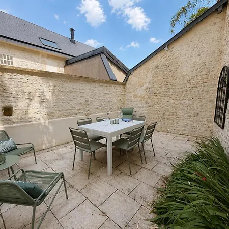 Casa de Férias Ecrin De - Maison De En Hypercentre De - Rénovée En 2026 Très Bien équipée Décoration Soignée Et Contemporaine Terrasse Aménagée 3 2 Wc 2 Salle D'eau - 3 Ventilateurs- Parking Gratuit à Proximité à 10 Mn Plages Du Débarqu *