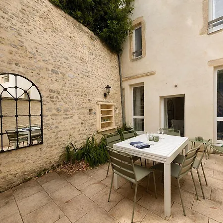 Ecrin De - Maison De En Hypercentre De - Rénovée En 2026 Très Bien équipée Décoration Soignée Et Contemporaine Terrasse Aménagée 3 2 Wc 2 Salle D'eau - 3 Ventilateurs- Parking Gratuit à Proximité à 10 Mn Plages Du Débarqu