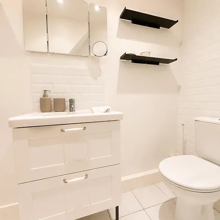 Ecrin De - Maison De En Hypercentre De - Rénovée En 2026 Très Bien équipée Décoration Soignée Et Contemporaine Terrasse Aménagée 3 2 Wc 2 Salle D'eau - 3 Ventilateurs- Parking Gratuit à Proximité à 10 Mn Plages Du Débarqu