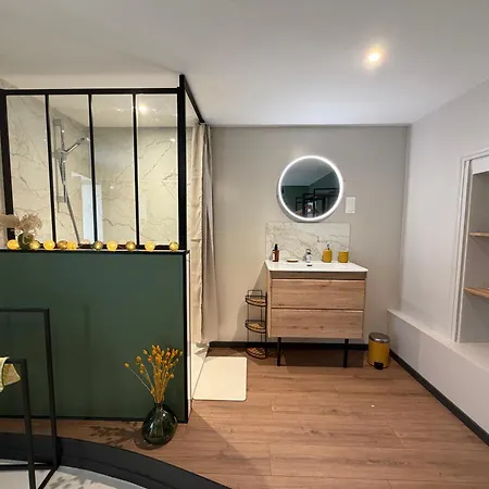 Ecrin De - Maison De En Hypercentre De - Rénovée En 2026 Très Bien équipée Décoration Soignée Et Contemporaine Terrasse Aménagée 3 2 Wc 2 Salle D'eau - 3 Ventilateurs- Parking Gratuit à Proximité à 10 Mn Plages Du Débarqu Casa de Férias *