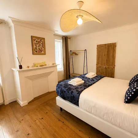 Ecrin De - Maison De En Hypercentre De - Rénovée En 2026 Très Bien équipée Décoration Soignée Et Contemporaine Terrasse Aménagée 3 2 Wc 2 Salle D'eau - 3 Ventilateurs- Parking Gratuit à Proximité à 10 Mn Plages Du Débarqu