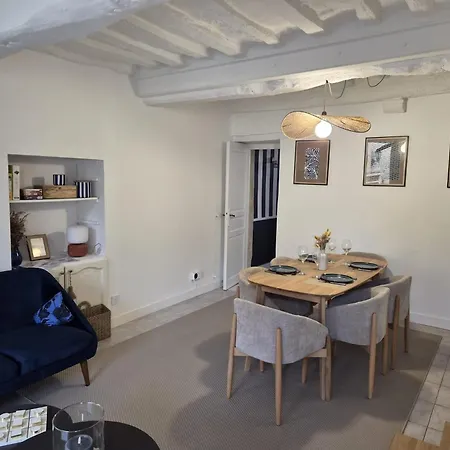Ecrin De - Maison De En Hypercentre De - Renovee En 2026 Tres Bien Equipee Decoration Soignee Et Contemporaine Terrasse Amenagee 3 2 Wc 2 Salle D'eau - 3 Ventilateurs- Parking Gratuit A Proximite A 10 Mn Plages Du Debarqu Bayeux