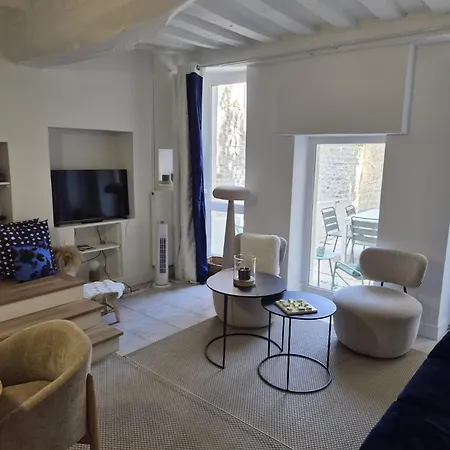 Ecrin De - Maison De En Hypercentre De - Rénovée En 2026 Très Bien équipée Décoration Soignée Et Contemporaine Terrasse Aménagée 3 2 Wc 2 Salle D'eau - 3 Ventilateurs- Parking Gratuit à Proximité à 10 Mn Plages Du Débarqu Casa de Férias *