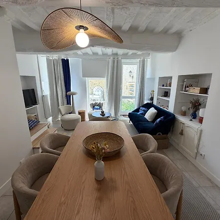Casa de Férias Ecrin De - Maison De En Hypercentre De - Rénovée En 2026 Très Bien équipée Décoration Soignée Et Contemporaine Terrasse Aménagée 3 2 Wc 2 Salle D'eau - 3 Ventilateurs- Parking Gratuit à Proximité à 10 Mn Plages Du Débarqu Bayeux