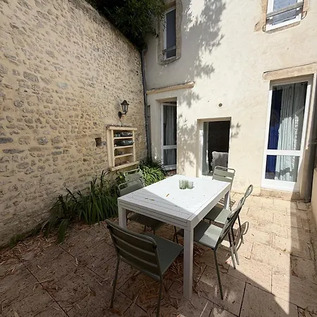 Ecrin De - Maison De En Hypercentre De - Rénovée En 2026 Très Bien équipée Décoration Soignée Et Contemporaine Terrasse Aménagée 3 2 Wc 2 Salle D'eau - 3 Ventilateurs- Parking Gratuit à Proximité à 10 Mn Plages Du Débarqu * Bayeux