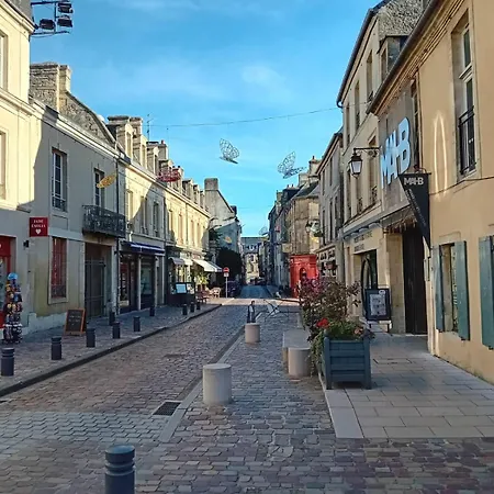 Ecrin De - Maison De En Hypercentre De - Rénovée En 2026 Très Bien équipée Décoration Soignée Et Contemporaine Terrasse Aménagée 3 2 Wc 2 Salle D'eau - 3 Ventilateurs- Parking Gratuit à Proximité à 10 Mn Plages Du Débarqu *
